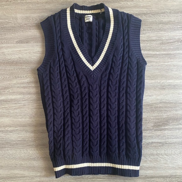 ARITZIA SUNDAY BEST SWEATERVEST - Picture 3 of 3
